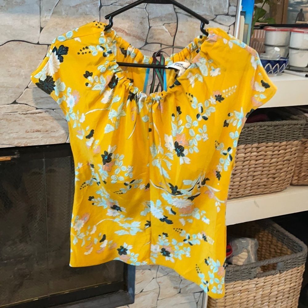 DVF blouse nwot silk